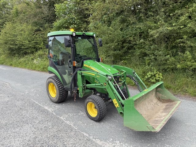 JOHN DEERE 2025R AND LOADER