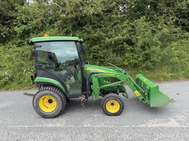 JOHN DEERE 2025R AND LOADER