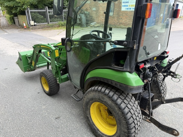 JOHN DEERE 2025R AND LOADER