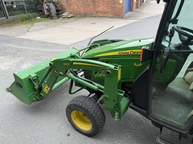 JOHN DEERE 2025R AND LOADER