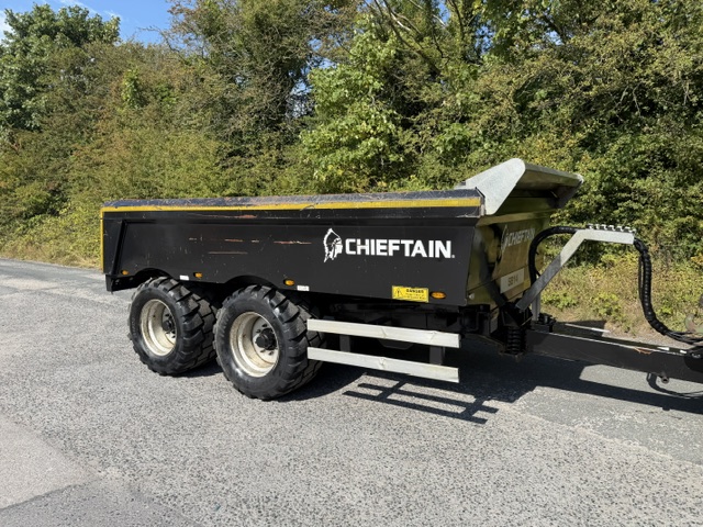 CHIEFTAIN DUMP TRAILER