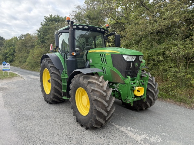 JOHN DEERE 6215R
