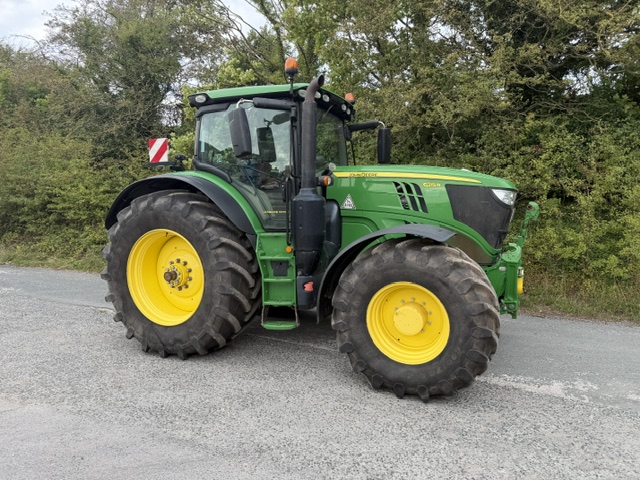 JOHN DEERE 6215R