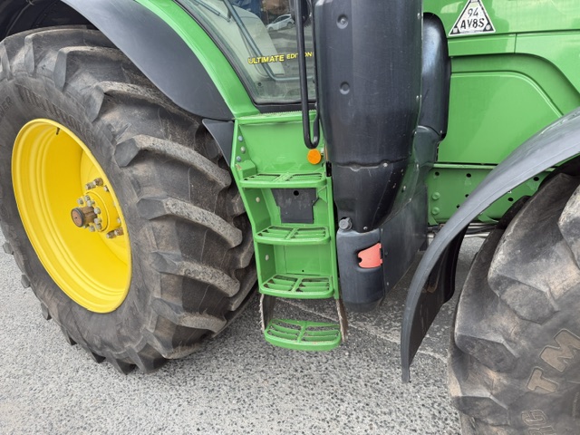 JOHN DEERE 6215R