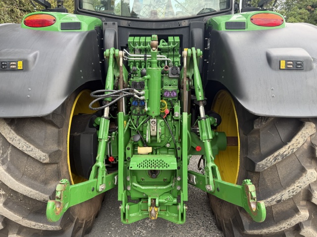 JOHN DEERE 6215R