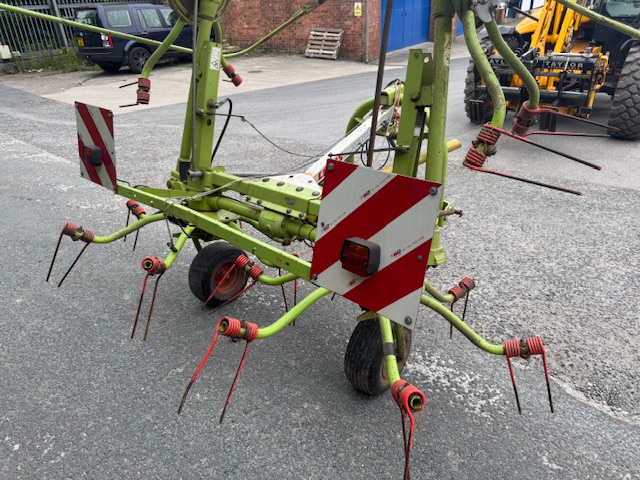 CLAAS 520 TEDDER