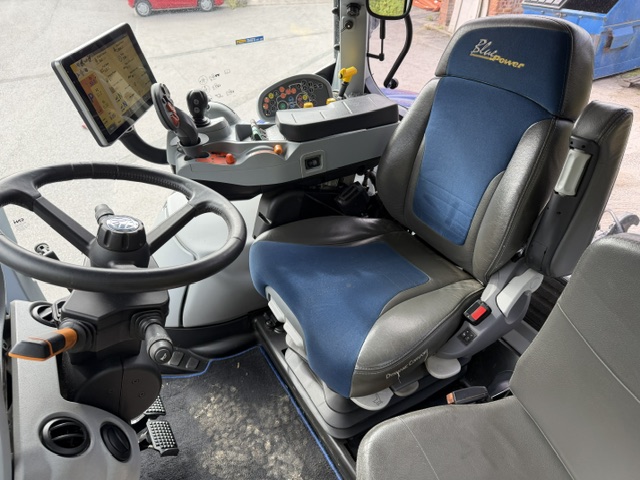 NEW HOLLAND T7.225