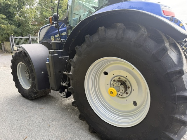 NEW HOLLAND T7.225