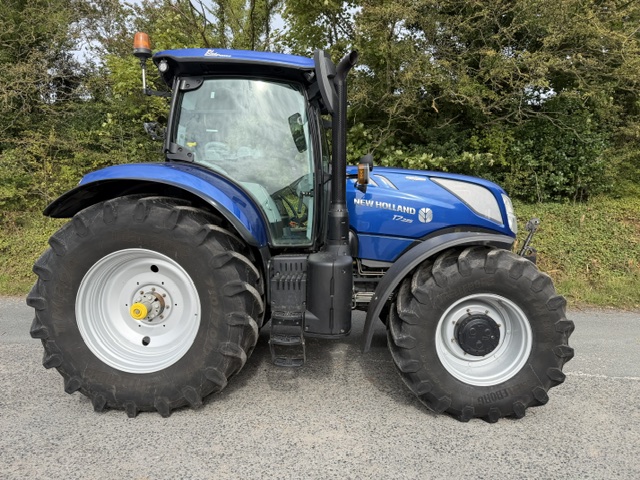 NEW HOLLAND T7.225