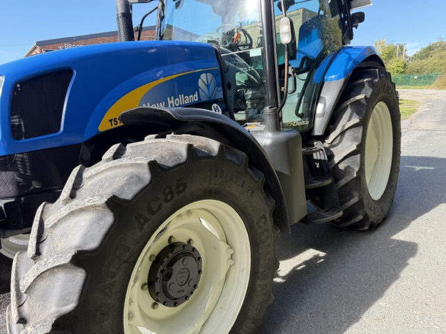 NEW HOLLAND TS115A