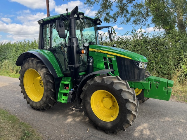 JOHN DEERE 6100M