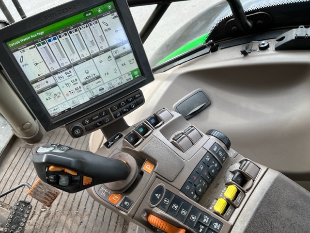 JOHN DEERE 6155R COMMAND PRO