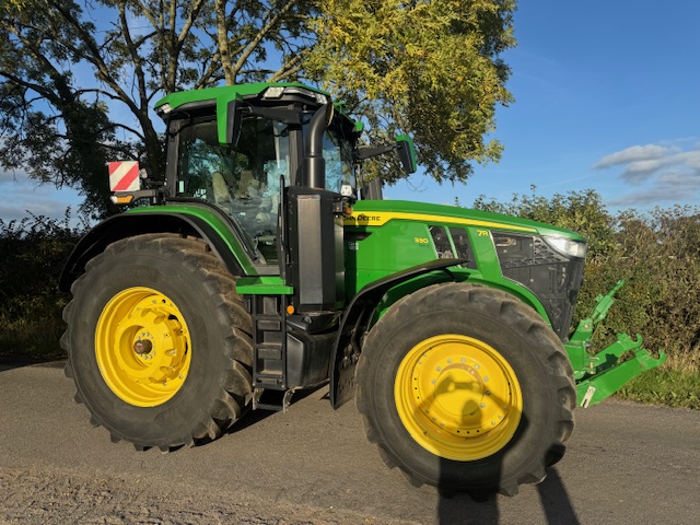 JOHN DEERE 7R330