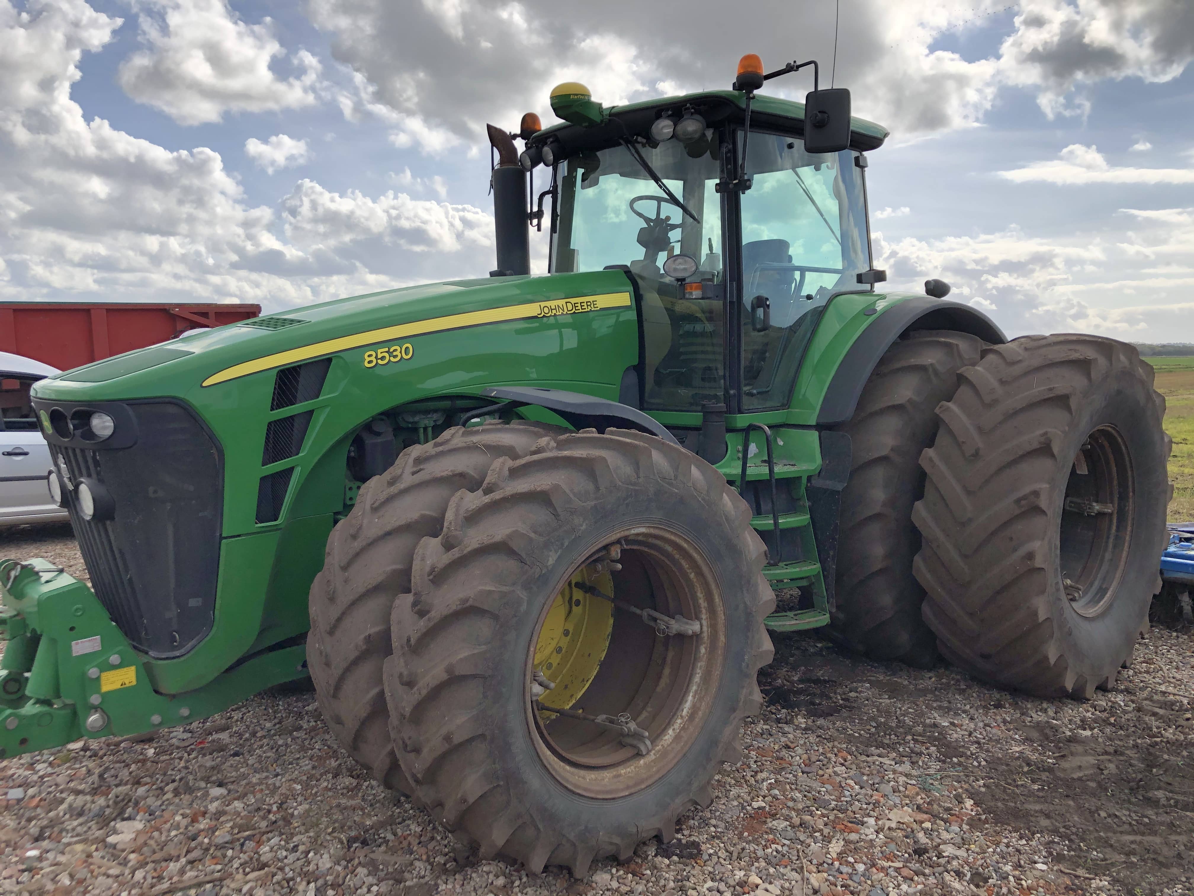 JOHN DEERE 8530
