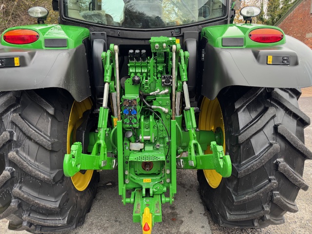JOHN DEERE 6120R