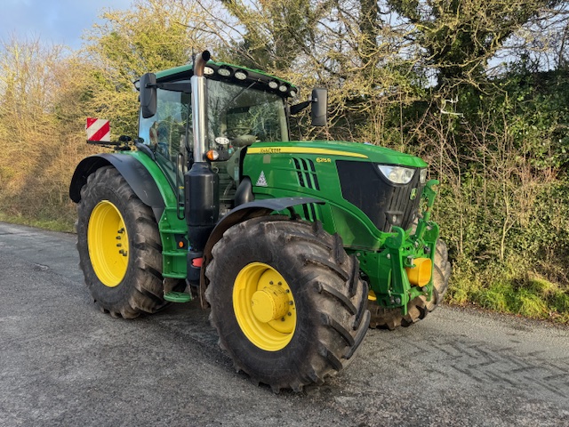 JOHN DEERE 6215R