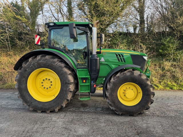 JOHN DEERE 6215R