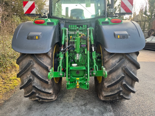 JOHN DEERE 6215R