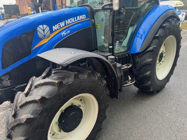 NEW HOLLAND T5.105