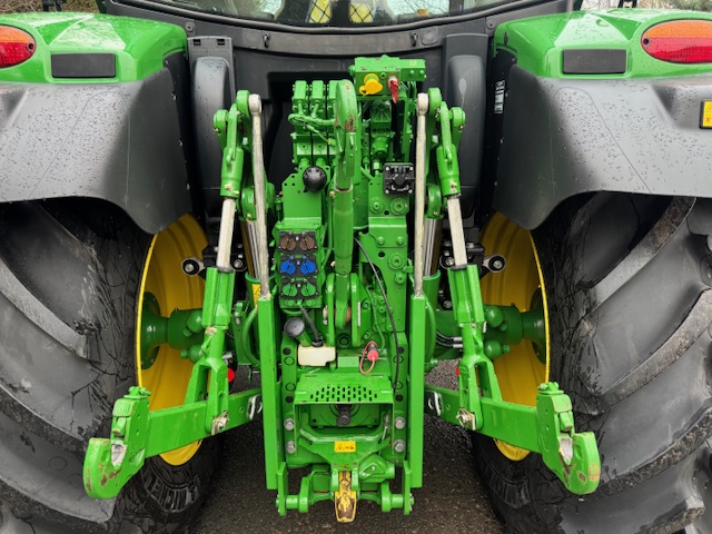 JOHN  DEERE 6R120