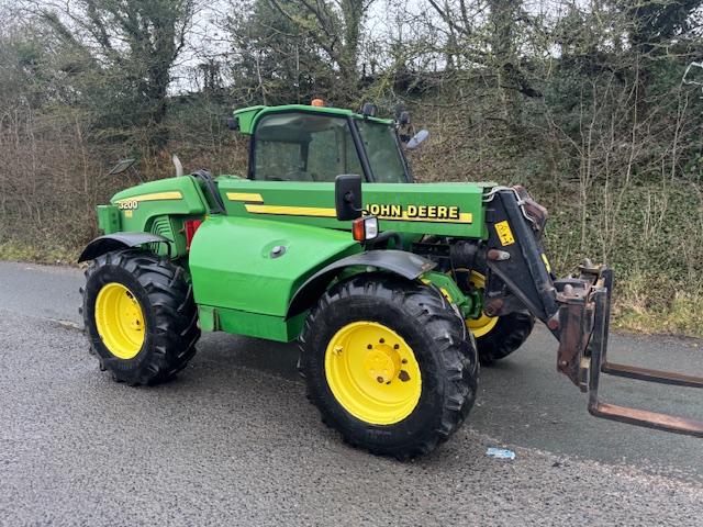 JOHN DEERE 3200