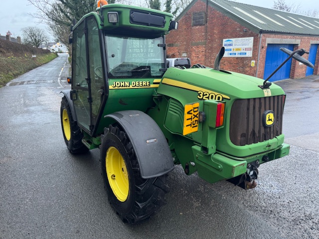 JOHN DEERE 3200