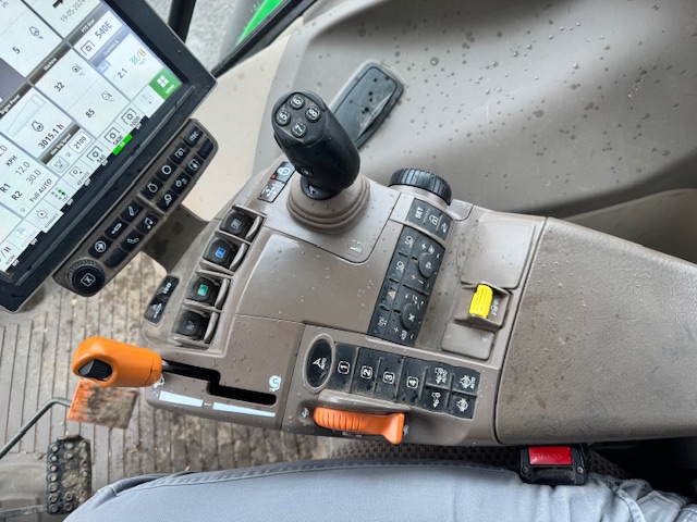 JOHN DEERE 6130R