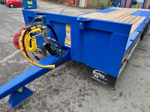 BAILEY LOW LOADER