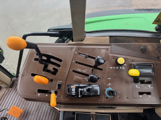 JOHN DEERE 6310