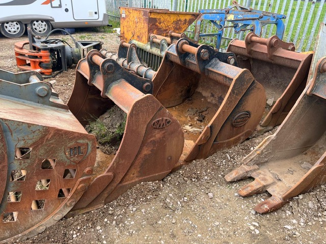 KOBELCO ED160 BLADE RUNNER